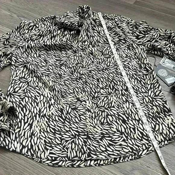 ✨🆕Vince Camuto🆕✨ | Opulent mood long sleeve blouse in cream and black - Picture 8 of 12